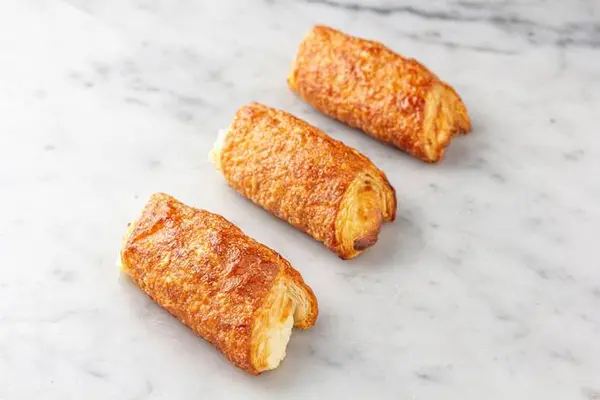 portos-bakery-cafe - Cheese Roll