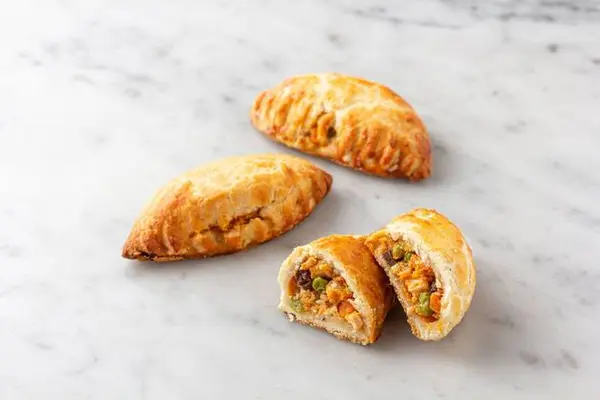 portos-bakery-cafe - Chicken Empanada