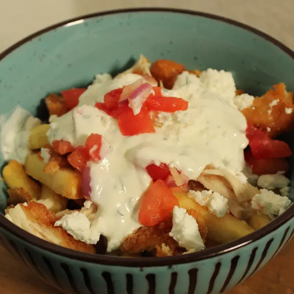 praktika - Greek Bowl of Fries with Chicken/კარტოფილი ფრის ბერძნული ბოული ქათმით