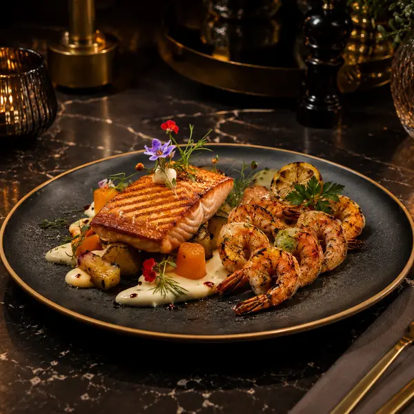 pure-restaurant-cafe - سموك سلمون و جمبري مشوي