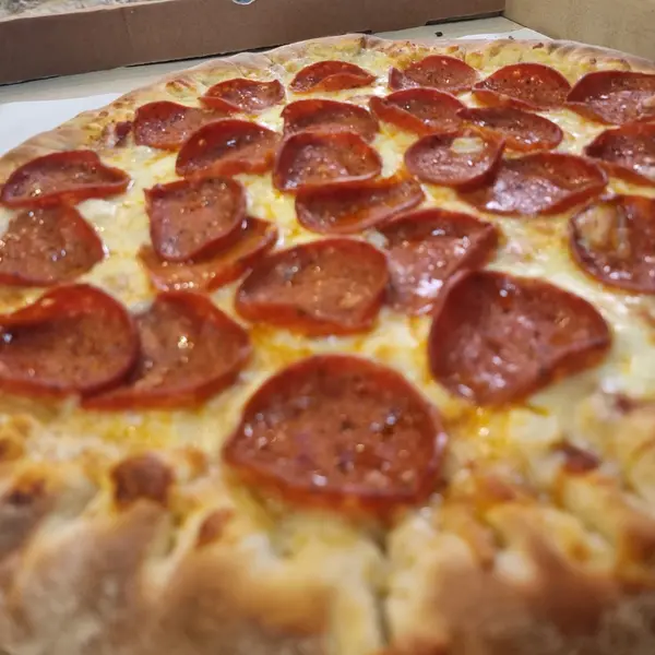 qalaa - Pizza pepperoni 25”/بيتزا مع بيبروني "٢٥