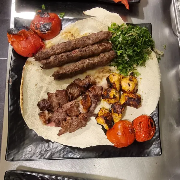 qalaa - 1/2kilo mix grill/ نصف كيلو مشاوي مشكل