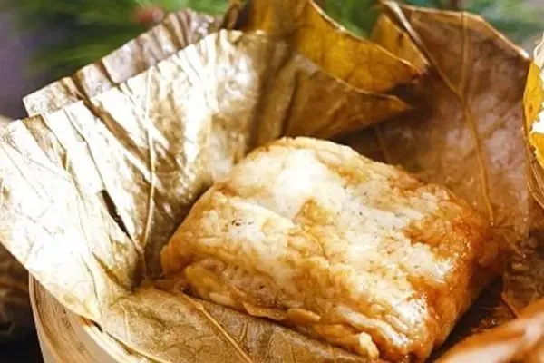 red-a-dim-sum - Sticky Rice with Chicken in Lotus Leaf (糯米鸡)