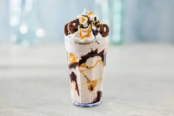 red-robin-gourmet-burgers - Kids Chocolate Covered Pretzel Milkshake