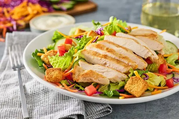 red-robin-gourmet-burgers - Simply Grilled Chicken Salad