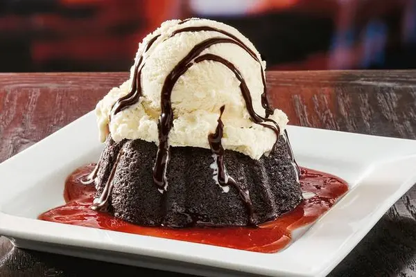 red-robin-gourmet-burgers - Gooey Chocolate Brownie Cake