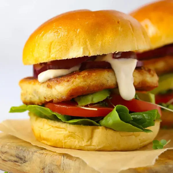 rejoyce - Halloumi Burger with Sweet Chilli Sauce