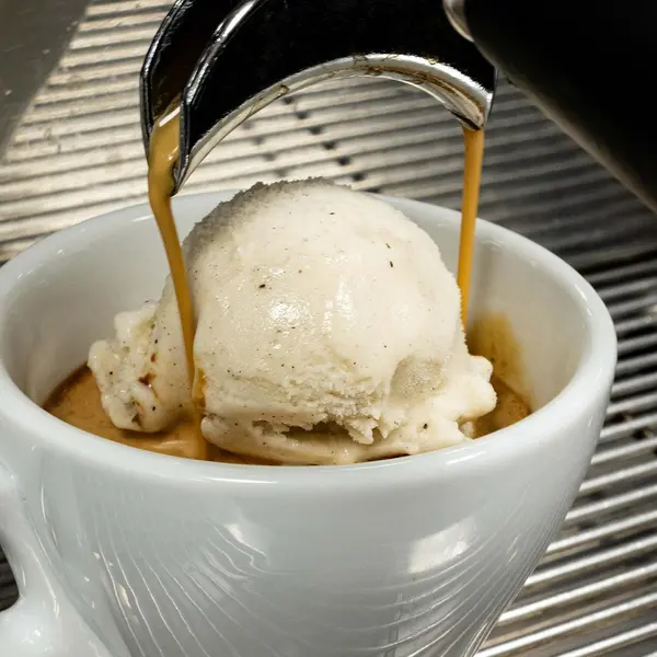 relaxx-lounge - Affogato ( Vanilleeis mit Espresso )
