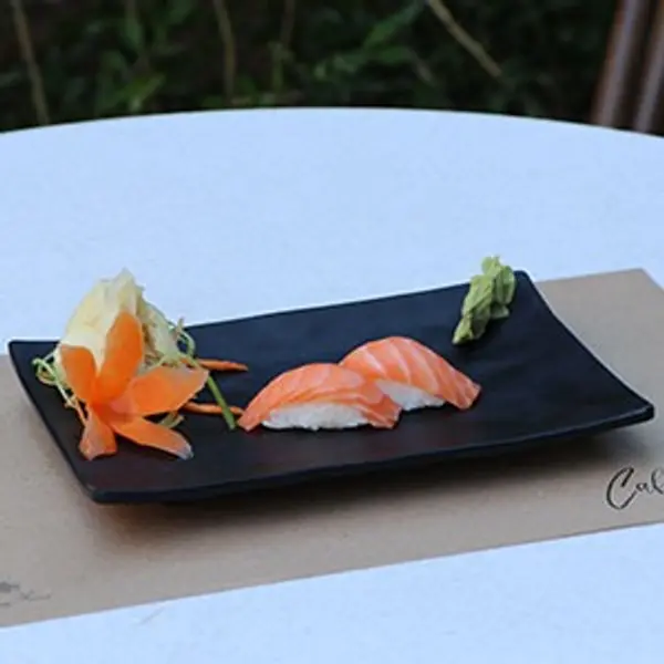restaurant-cafe-monaco - Salmon-Nigiri