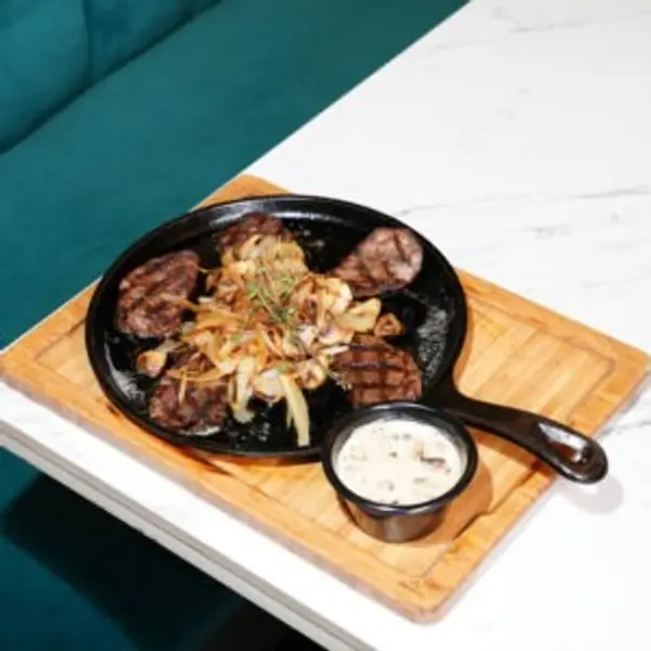 restaurant-cafe-monaco - Steak In The Pan