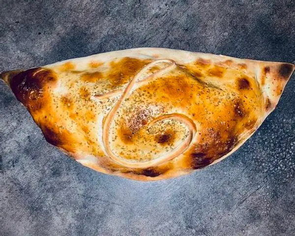 restaurant-le-leviathan - Pizza calzone au saumon