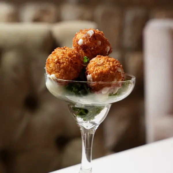 resto-stnicolas - Cheese Balls (5 pcs) with Sweet Chili Sauce - تشيز بول خمس قطع مع صوص سويت تشيلي