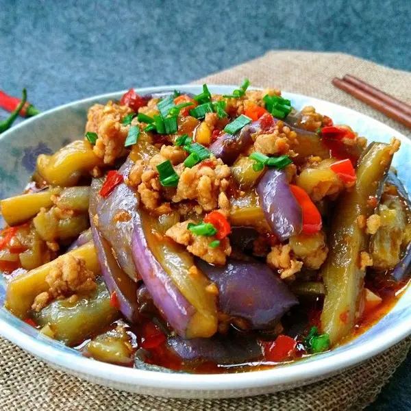 ristorante-dufu - Bastoncini di melanzane saltate con salse saporito di maiale 肉末茄条