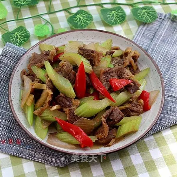 ristorante-dufu - Vitello saltato con sedano 牛肉炒西芹