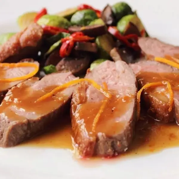 ristorante-dufu - Petto d'anatra saltato alla salsa con funghi e verdure 扒鸭胸