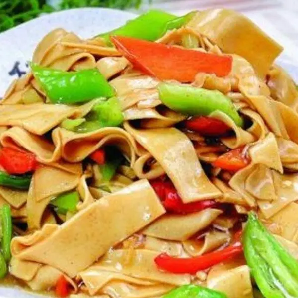 ristorante-dufu - Tagliatelle di tofu saltate con peperoni in salsa di soia 尖椒干豆腐