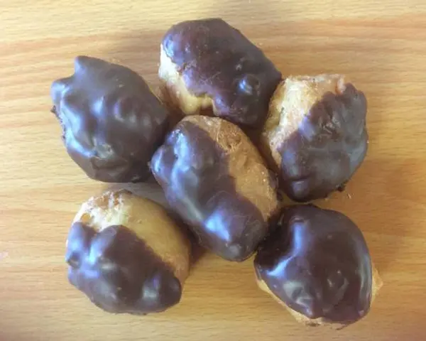 royal-pin-donuts - Chocolate French custard hole 1/2 dozen