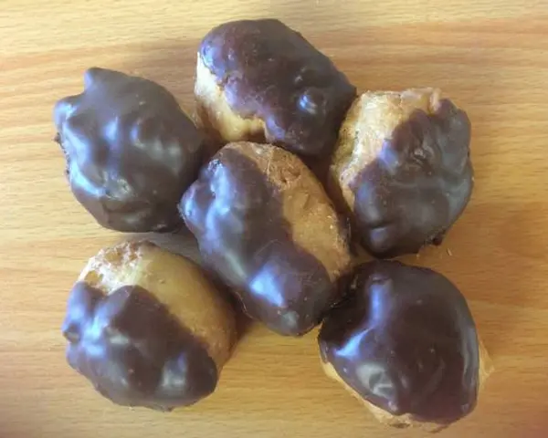 royal-pin-donuts - Chocolate French 1/2 dozen