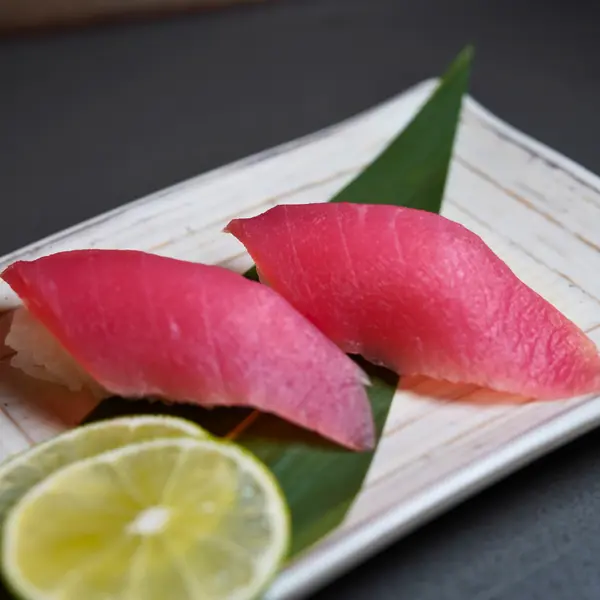 sake2me-ayce-sushi-newport-ave - TUNA ($4)