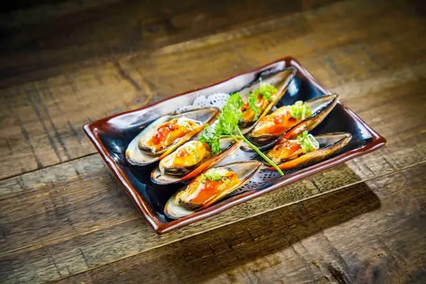 sake2me-ayce-sushi-newport-ave - GREEN MUSSELE