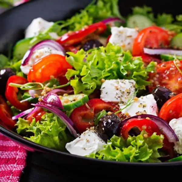 sarayi-resturant - سلطة جبنة الفيتا