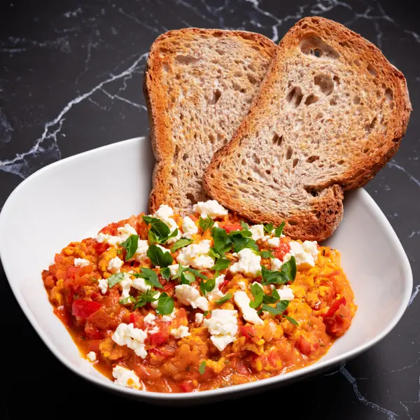 sarayi-resturant - بيض مونمون