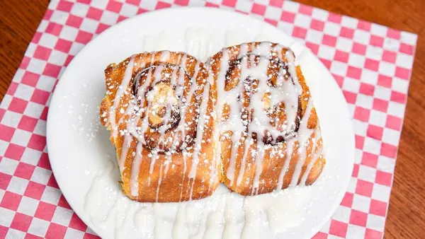 screen-door - Warm Cinnamon Rolls