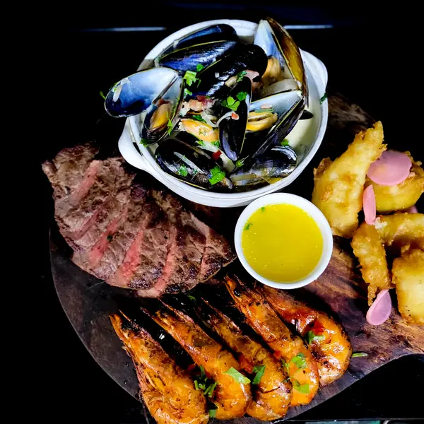 sea-garden-and-grill-tooting - Surfboard Platter