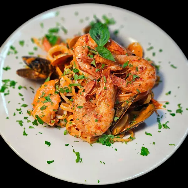 sea-garden-and-grill-tooting - Seafood Linguini