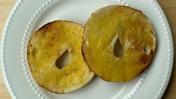 seize-the-bagel - Bagel with Butter + add-ons (v/o)