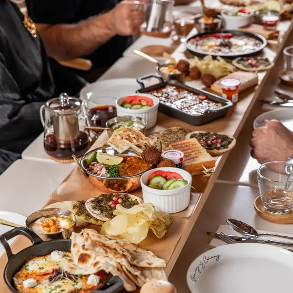 sharing-is-caring-the-house - Sharing Breakfast Board for 6 persons