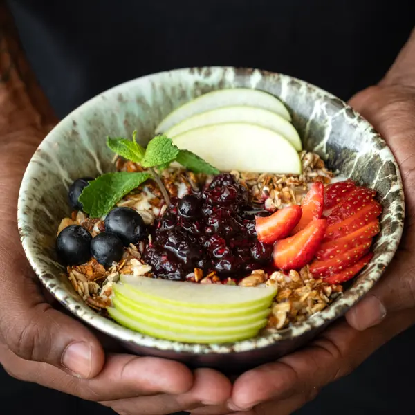 simpli-coffee - Yogurt Granola & Fresh Fruit