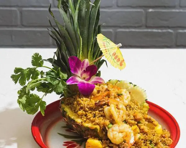 somtum-thai-kitchen - Pineapple Fried Rice