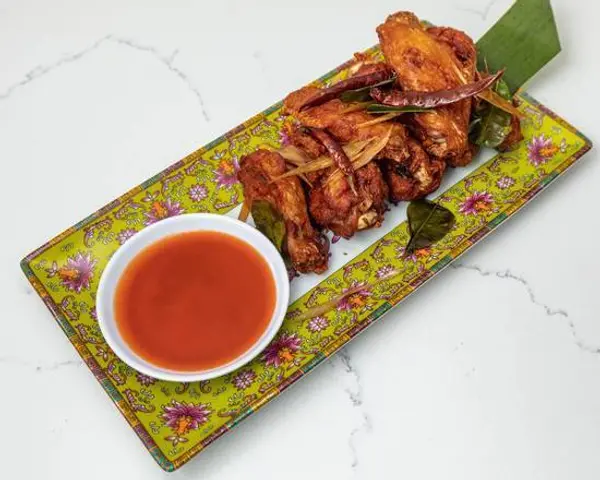 somtum-thai-kitchen - Fried Herbal Chicken Wing (ปีกไก่สมุนไพร)