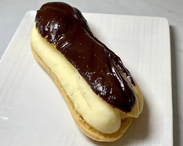 stella-pastry-cafe - Custard Eclair