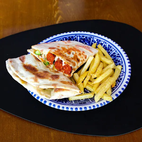 sultana-tunisian-restaurant - Makloub Merguez