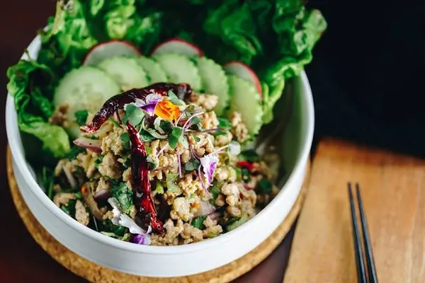 sun-and-moon - Larb Gai