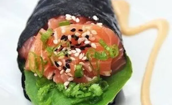 sushi-uma-inc - Salmon Hand Roll