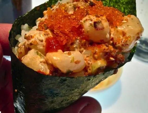 sushi-uma-inc - Spicy Scallop Hand Roll