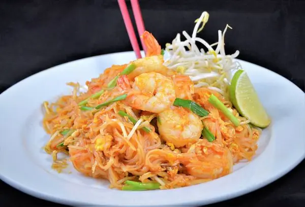 sweet-basil-thai-cuisine - #25 Pad Thai bundle