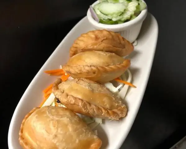 sweet-basil-thai-cuisine - Karee Puff (Chicken)