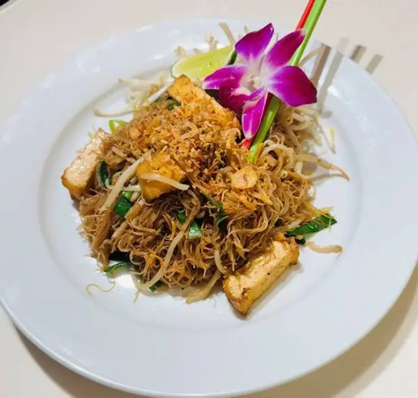 sweet-basil-thai-cuisine - Mee Bua Ngam