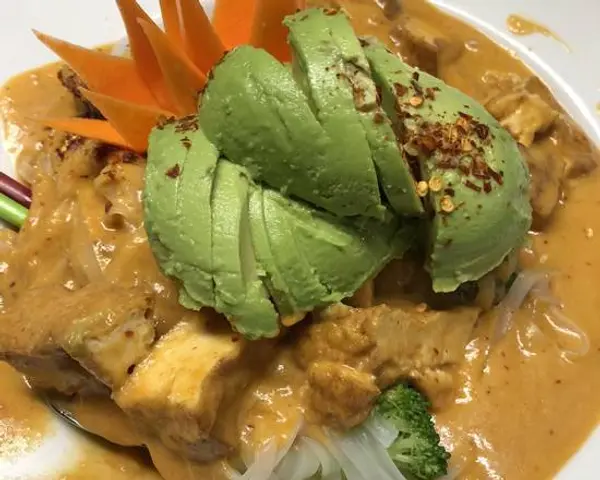 sweet-basil-thai-cuisine - Avocado Noodle Curry