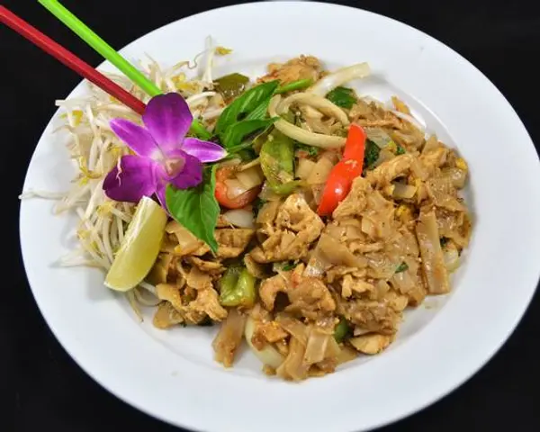 sweet-basil-thai-cuisine - #28 Pad Kee Mao bundle