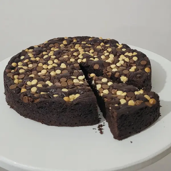 sweet-serenade - Triple chocolate chip cookie cake