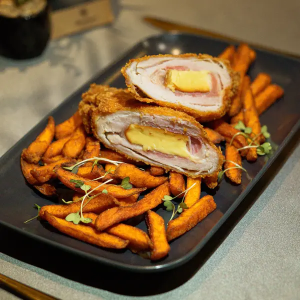 szerelmem-bisztro - CSIRKEMELL FÜSTÖLT SAJTTAL ÉS BACONNEL TÖLTVE