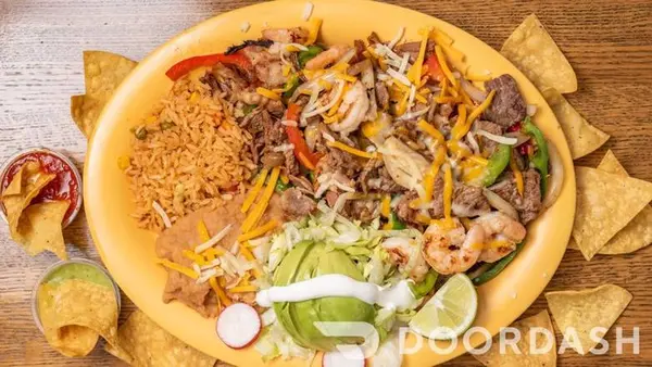 taqueria-zorro - Alambres (Steak & Bacon) Dinner Plate