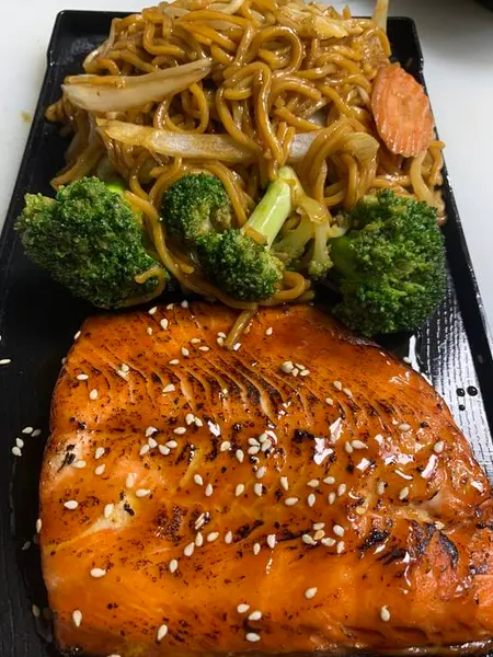 thaidash - Yakisoba Teriyaki Salmon Bowl