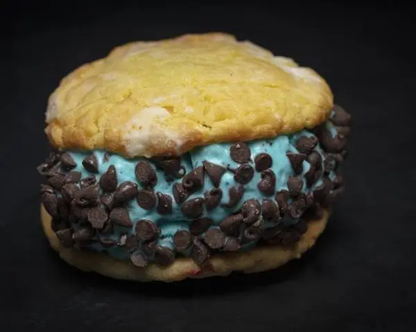 the-baked-bear - Custom Cookie Sandwich