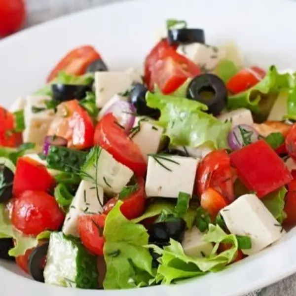 the-chill-lounge - سلطة يونانية